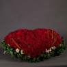 Grand cœur de roses rouges